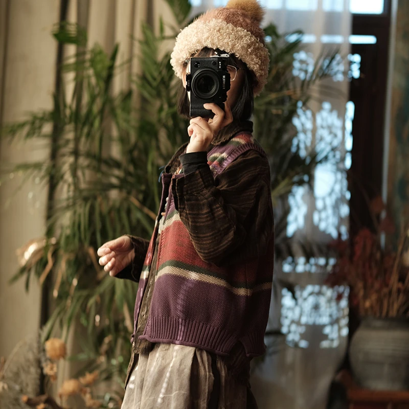 เสื้อกั๊กไหมพรมผู้หญิงสไตล์ลำลอง รุ่นใหม่ล่าสุดประจำปี 2025 สำหรับฤดูใบไม้ร่วง สไตล์วินเทจ คอกลม ลายทาง แขนกุด แบบพื้นฐาน รุ่น M2095