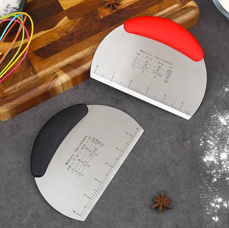 قاطع خَبز دقيق كريم بسكين نصف دائري #1