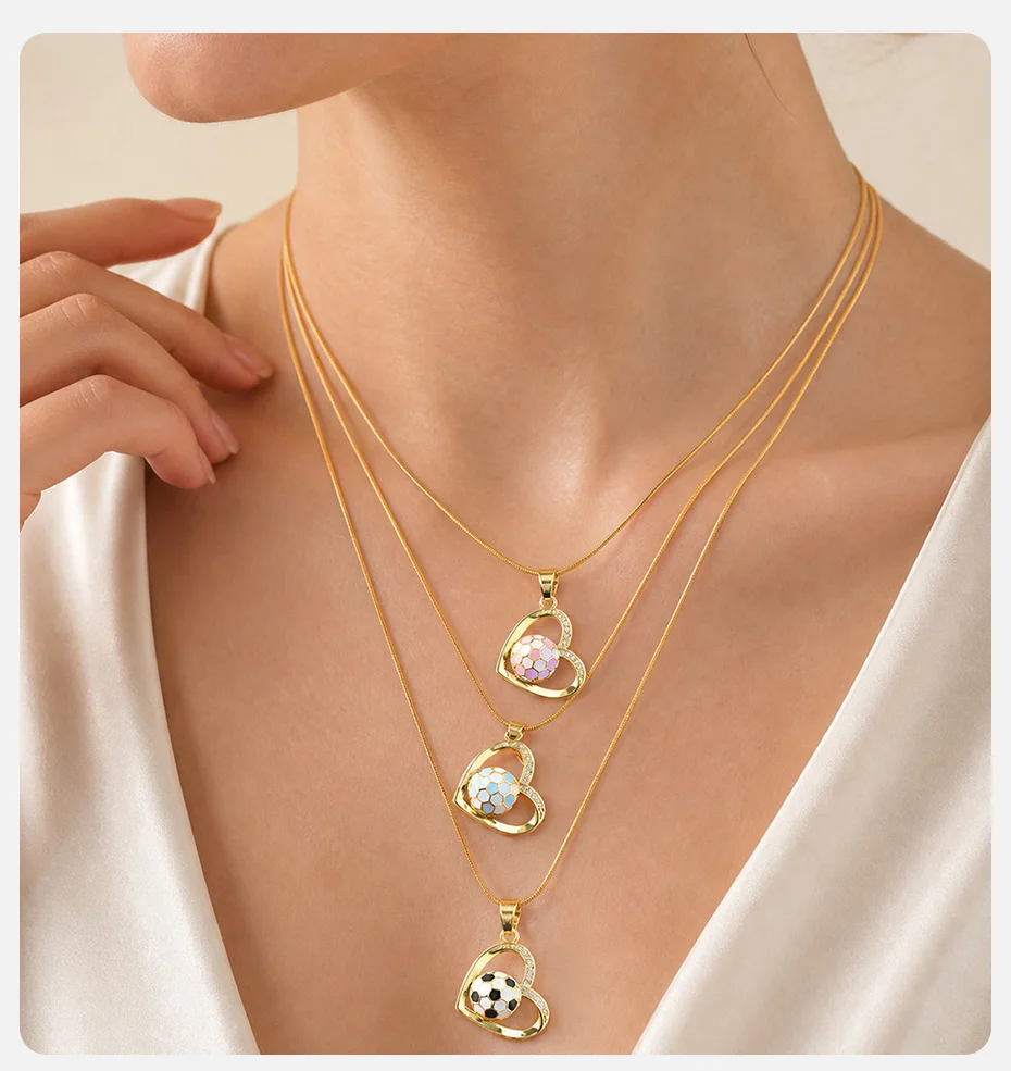 Vnox Vergoldete Herz-Fußball-Anhänger-Halskette für Frauen, Trendiger Bunter Emaille-Sportanhänger, Geschenke für Fußballfans, Schmuck – Detail 2