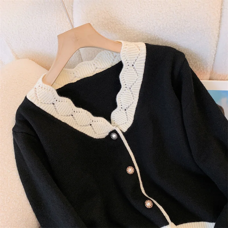Women's Black Gothic Cropped Cardigan Sweater Vintage 2000s Y2k Emo Jumper Knitwear Long Sleeves V-Neck Cashmere Sweater Autumn view 4