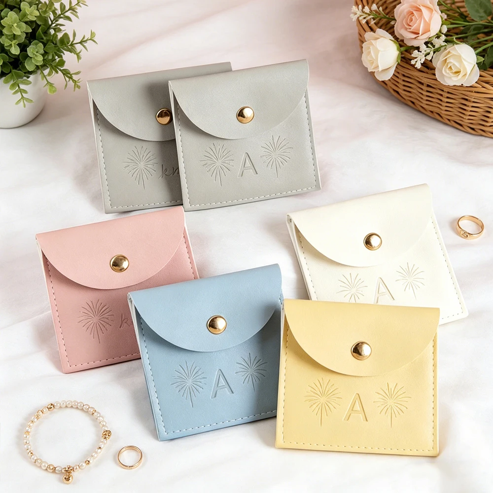 

100pcs Personalized Logo 5x5cm Winter Jewelry Leather Snap Bags Mini Jewellery Packaging Button Pouch Boutique Display Pockets