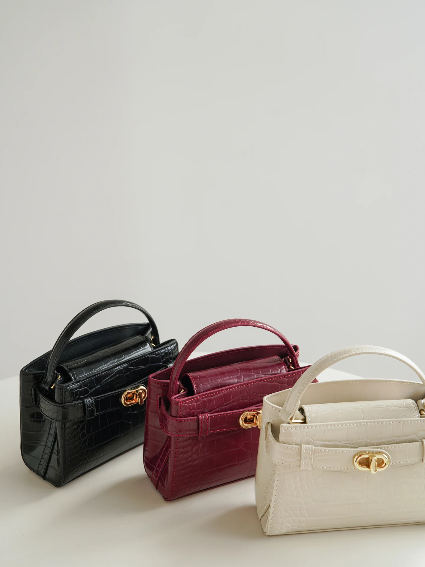 Sac élégant à motif crocodile  - Luxury Bags & Leather Repair Of Atlanta Reviews avis et prix
