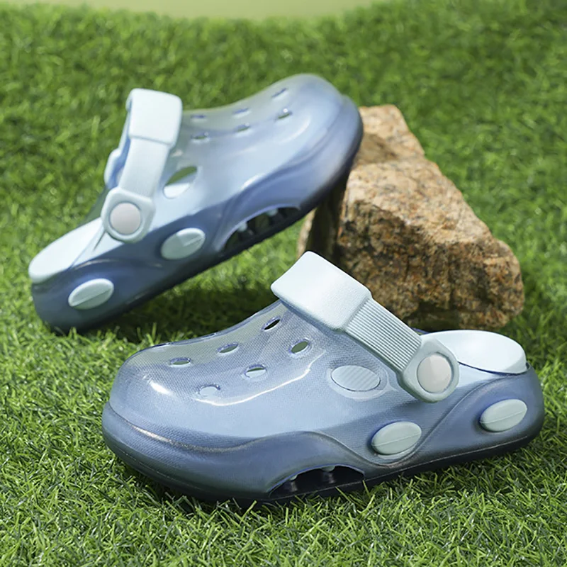 

A pair of children's slip-on shoes with anti-slip and wear-resistant soles and a comfortable and breathable upperYC-A098-8