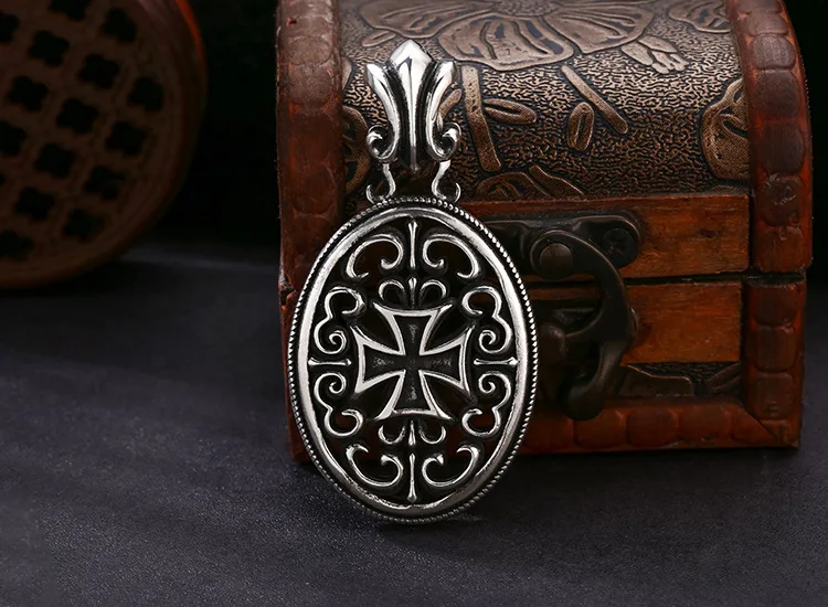 Wholesale 925 sterling silver pendant, exquisite cross shaped oval pendant, Thai silver trendy retro vintage vintage fashion acc