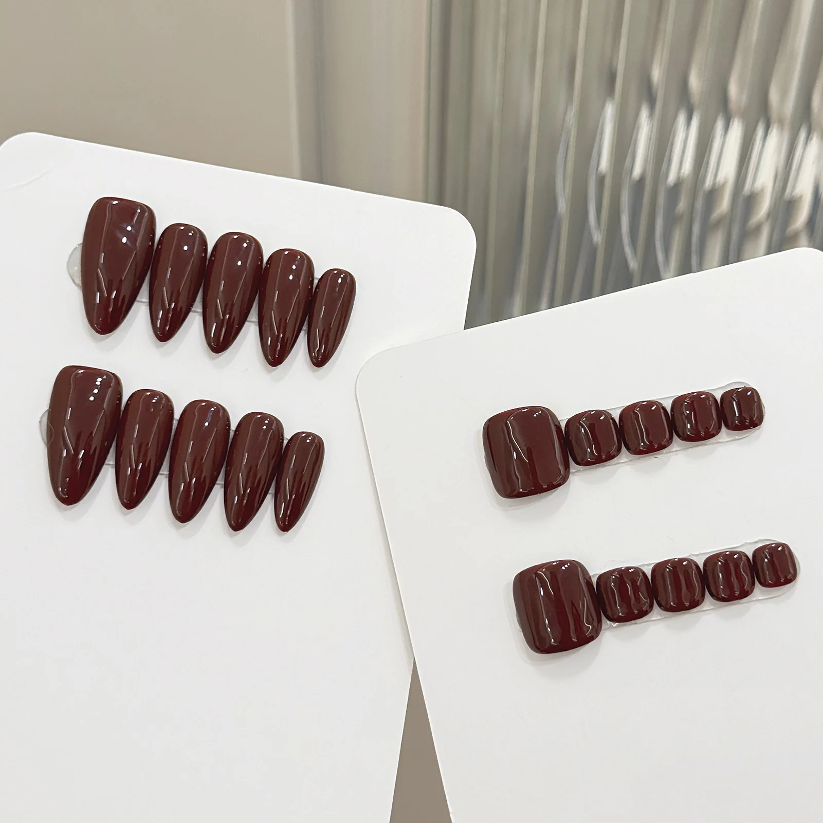 

10 шт. Накладные ногти ручной работы, однотонные, в форме миндаля, многоразовые, темно-коричневые, для женщин, для пальцев рук и ног, набор для маникюра