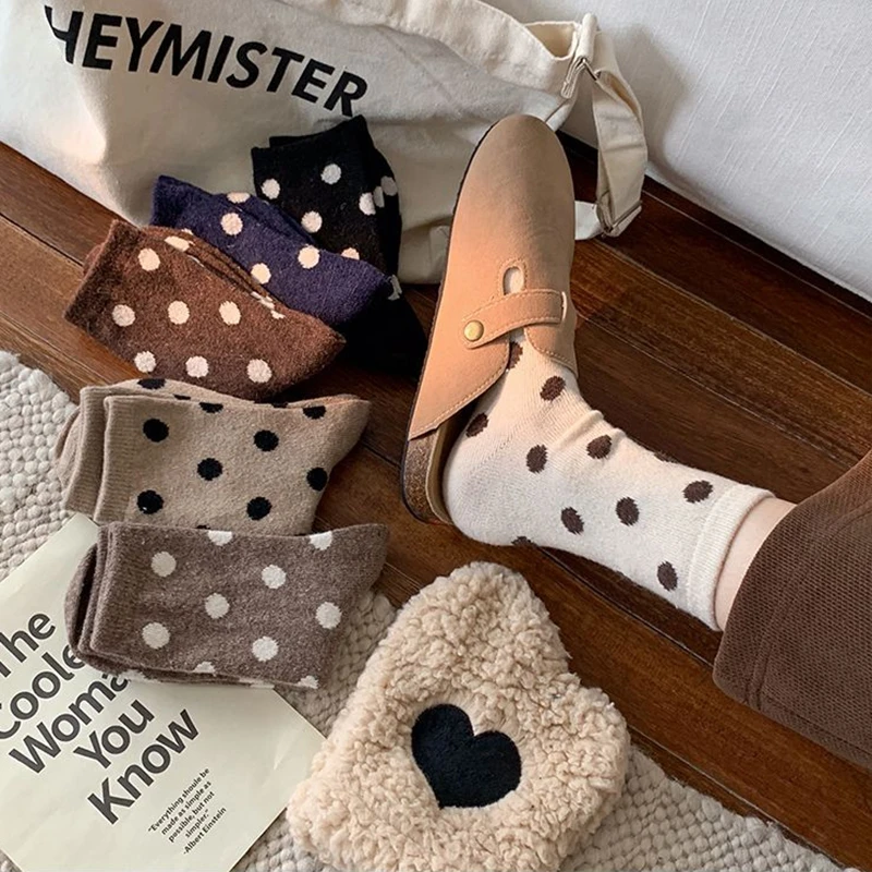 Skarpetki damskie jesienno-zimowe środkowe rurki śliczne skarpetki w kropki imitacja wełny grube skarpetki ciepła bawełna Trend Harajuku styl szkolny