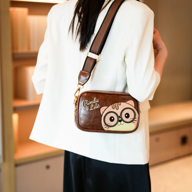 

Женская сумка через плечо из искусственной кожи, широкий ремень через плечо, маленькая квадратная сумка, женская сумка через плечо, сумки 2026 с мультяшным рисунком для женщин