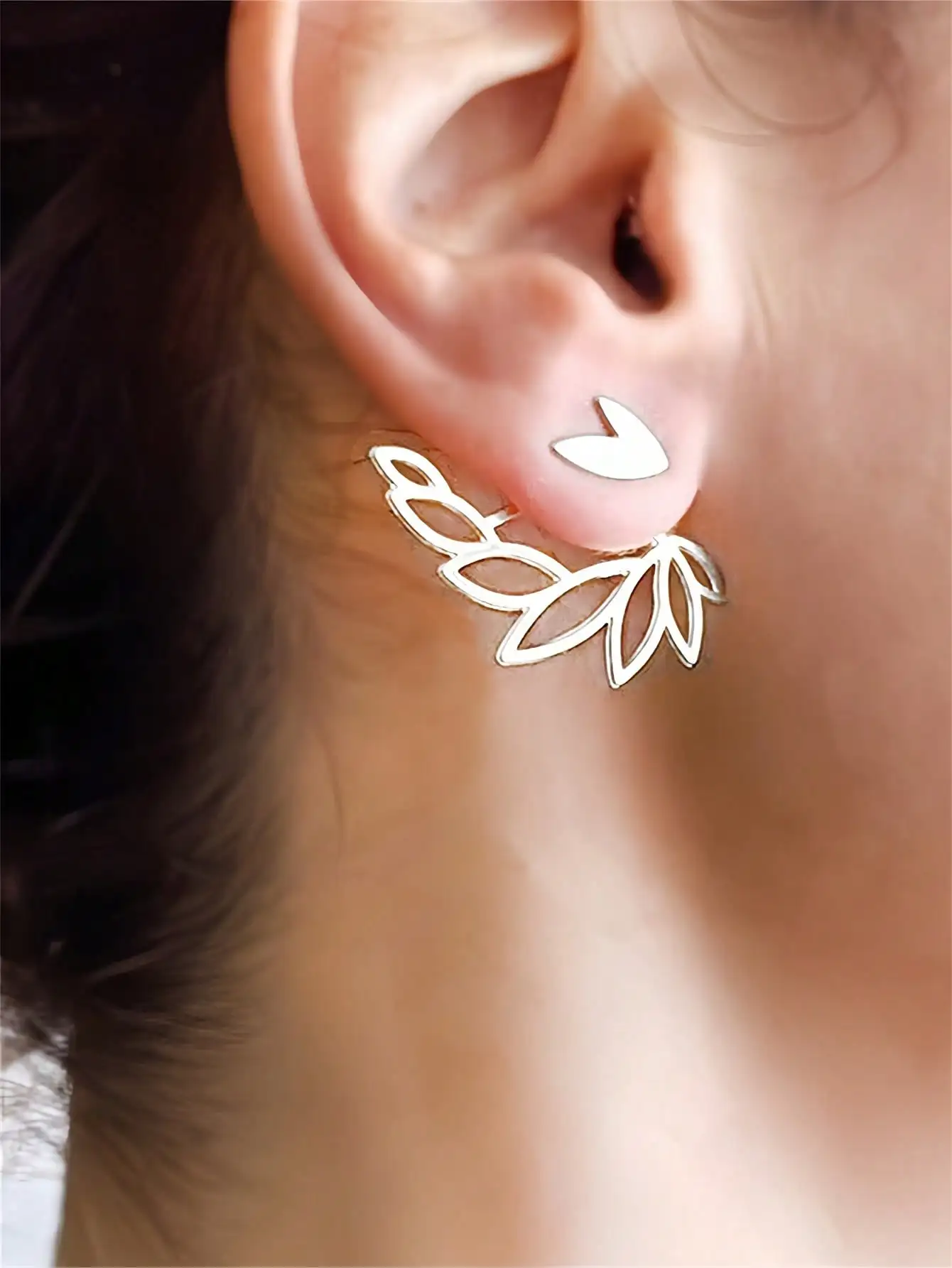 1 pair of minimalist and retro style hollowed out peacock earrings for women with fan-shaped geometric design. 2 pairs of earrin