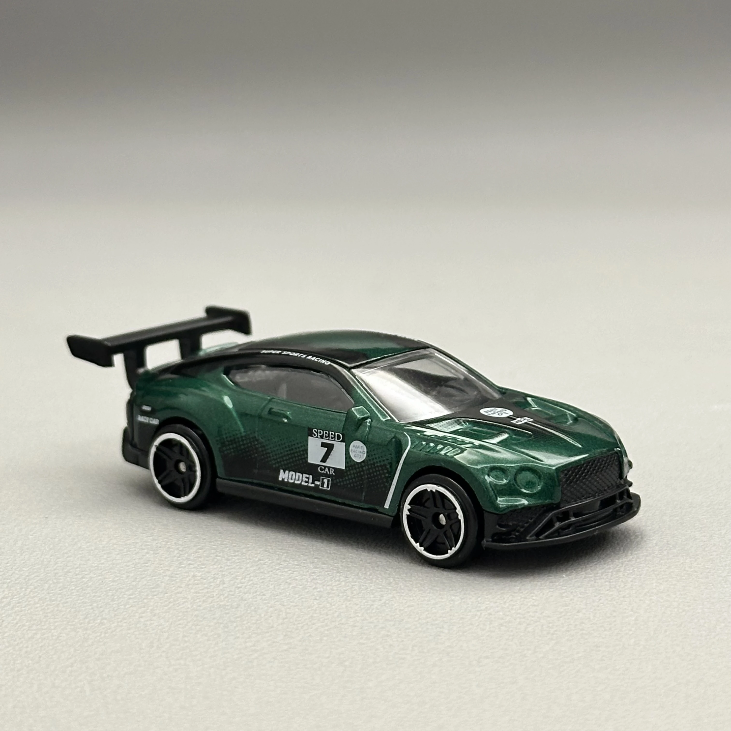 1/64 Scale Continental GT Diecast Alloy Model Car Mini Racing Supercar Collectible Toy Desktop Ornament Gift for Boys & Car Fans
