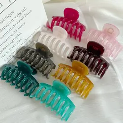 ﻿ Simple and versatile jelly colored shark clip with a gripping sensation on the back of the skull and hair clip