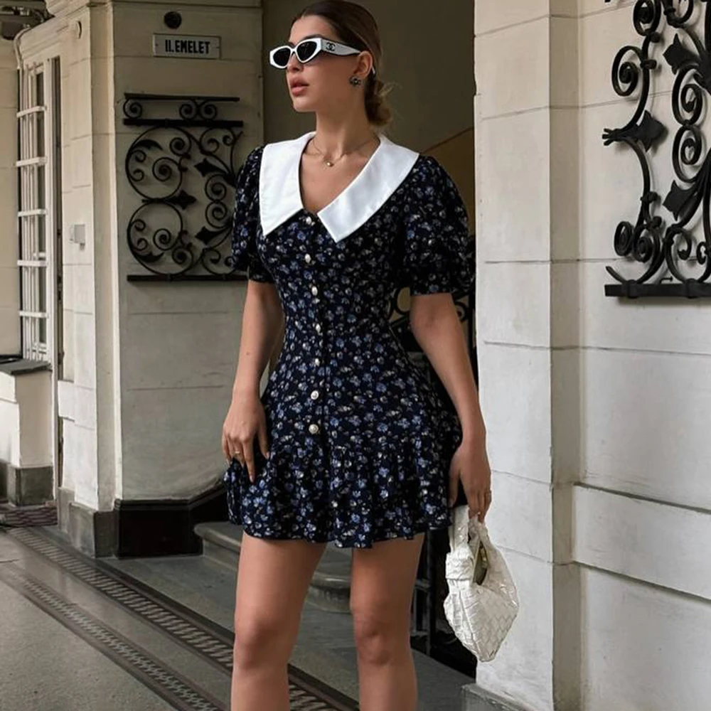 Sukienka damska Talenza w kwiatowy wzór, bufiaste rękawy, kołnierzyk, perłowe guziki, falbanki, wysoki stan, mini, elegancka sukienka na przyjęcie, modna.