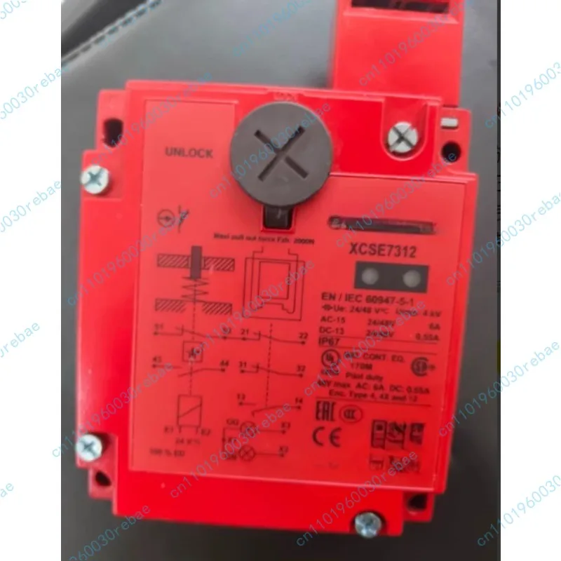 XCSE7312 Safety Switch 2NC+1NO Power-off Lockout 24V AC/DC