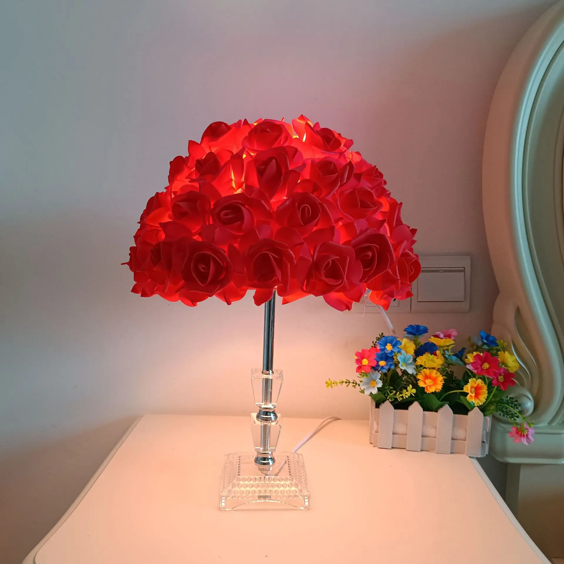 คริสตัลโรสโคมไฟตั้งโต๊ะสร้างสรรค์ช่อดอกไม้โคมไฟห้องนอนตกแต่งไฟกลางคืน