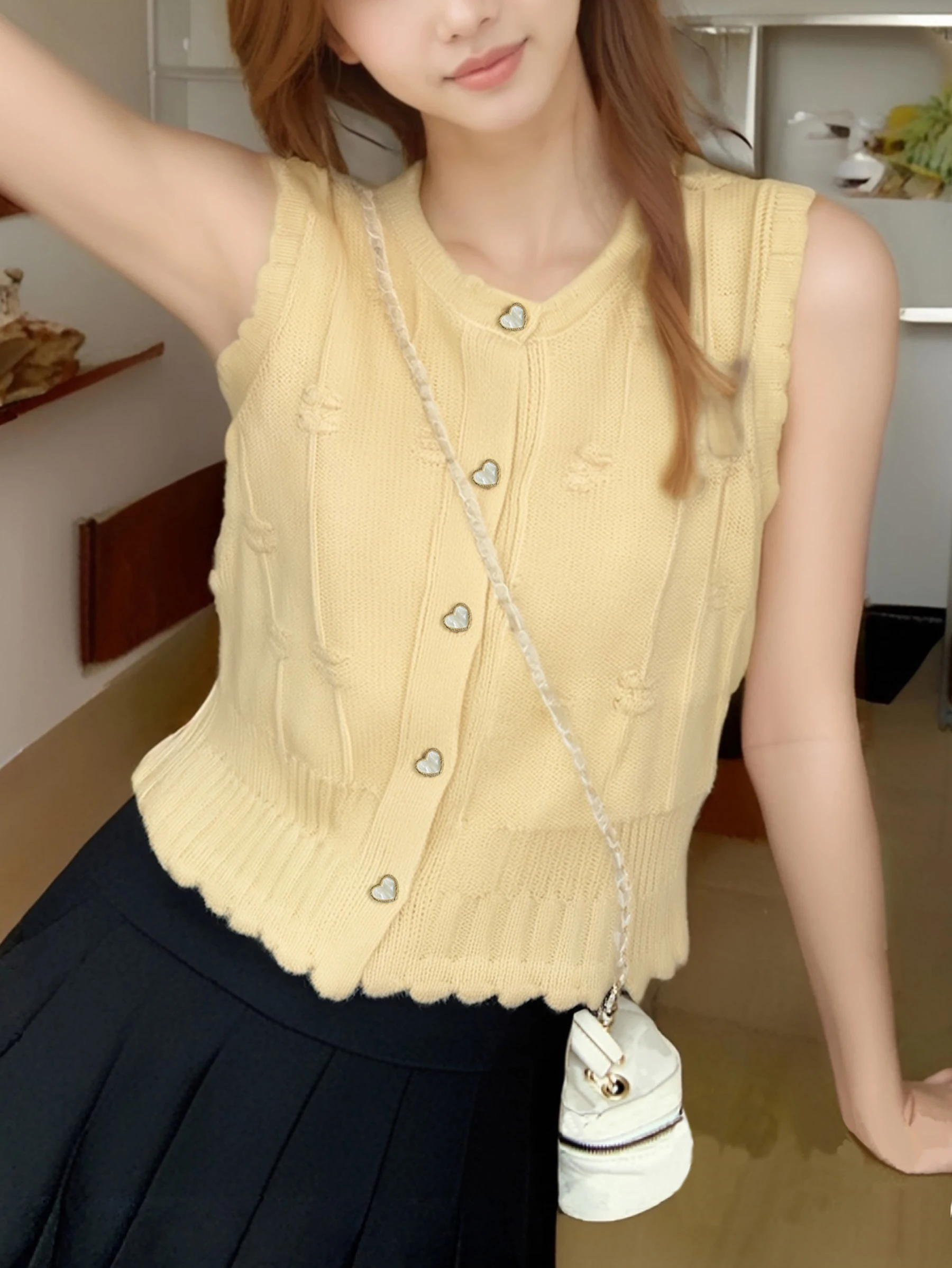 

Alicedudu Women's Autumn and Winter Age-Reducing Gentle Style Round Neck Cardigan Vest