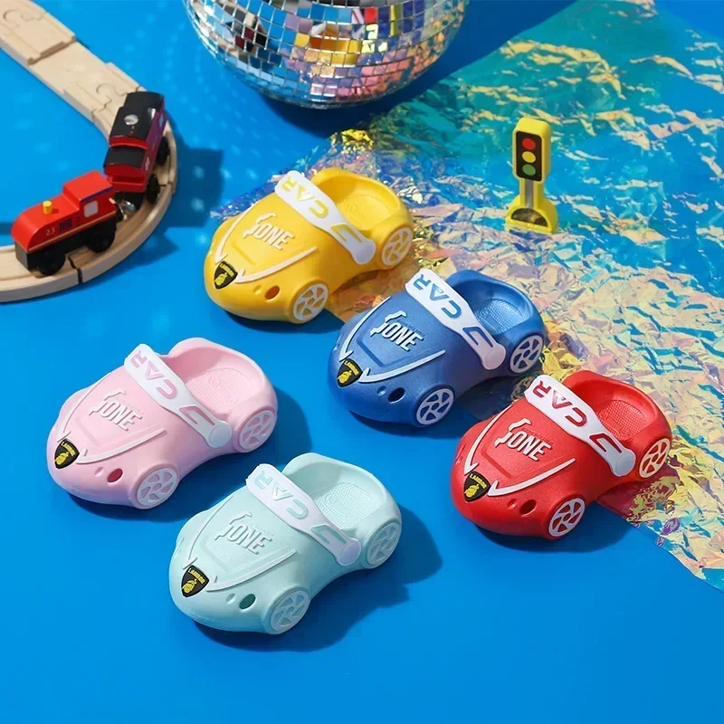 Pantofole per bambini Pantofole da bagno per bambini estivi Pantofole da ragazzo per auto da cartone animato multicolore Pantofole da casa per