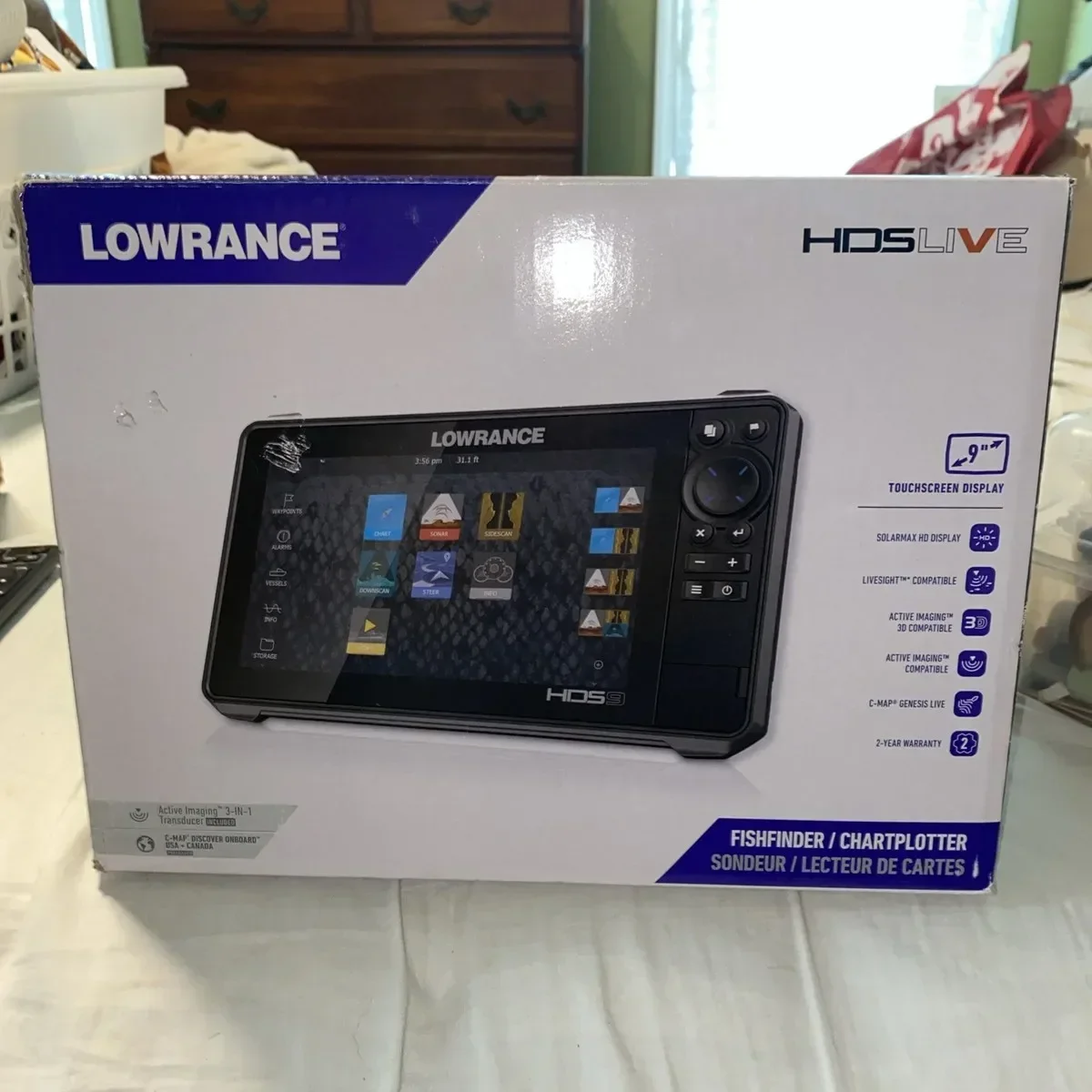 

BRAND NEW Lowrance HDS PRO 12 Inch Fish Finder - with Active Imaging HD 3-in-1 Transducer and Smartphone Integration