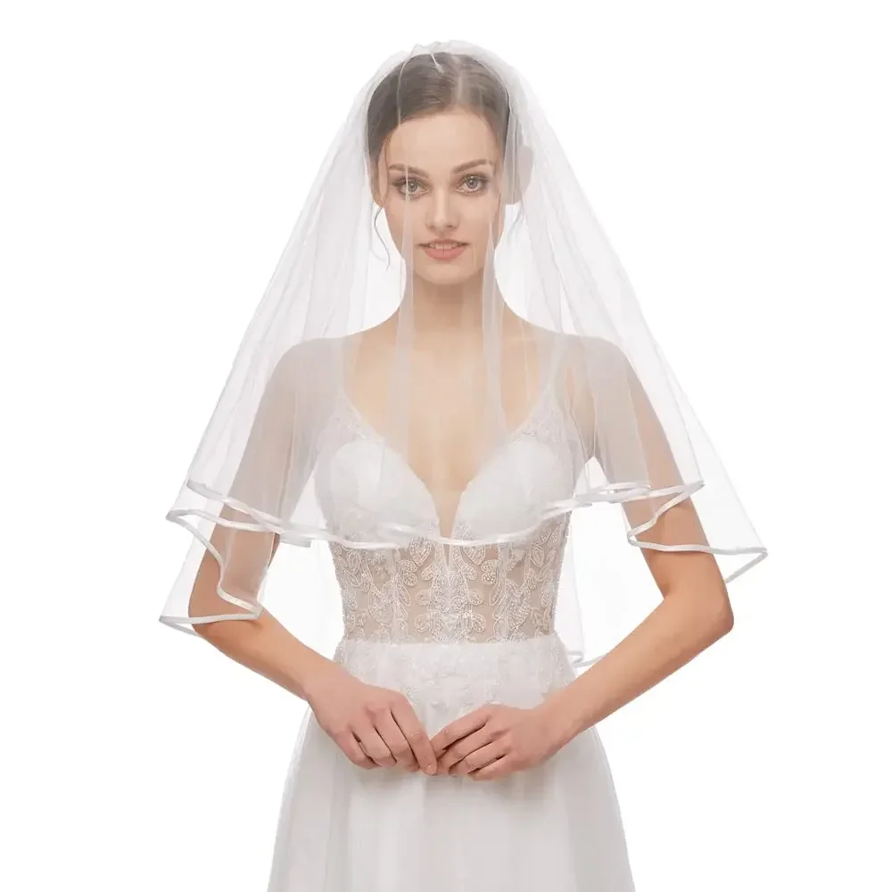 Véu de noiva feminino simples tule curto véu de casamento borda de fita com pente para casamento