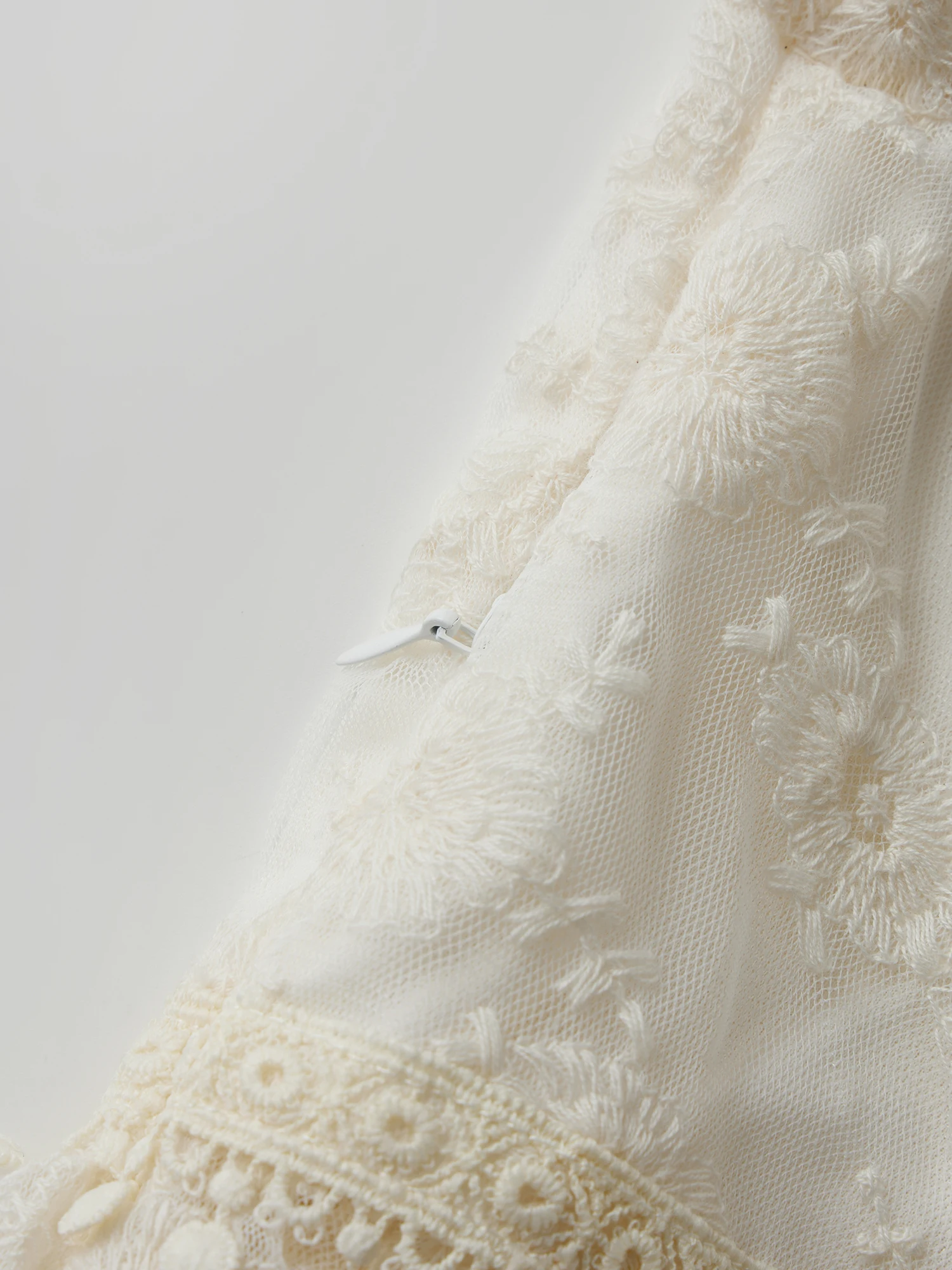 بلوزة دانتيل أنيقة بأكمام واسعة ورقبة على شكل حرف U بلوزة شبه شفافة أنيقة مع حاشية واسعة لأزياء النساء