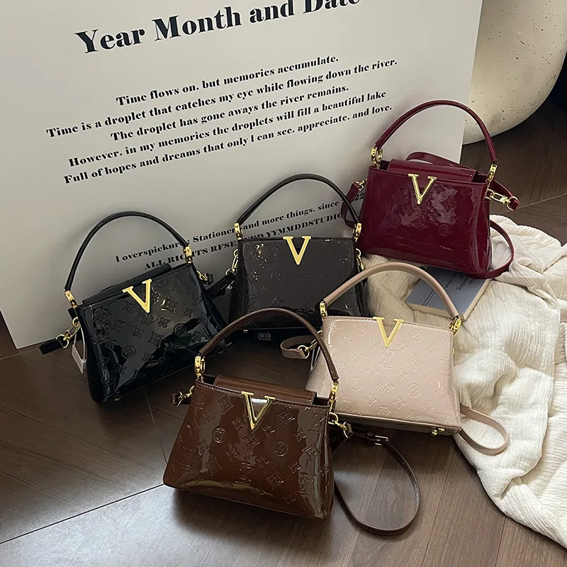 

Old Flower Women's Bag 2025 New European and American Fashion Patent Leather Glossy Letter Shoulder Messenger Bag