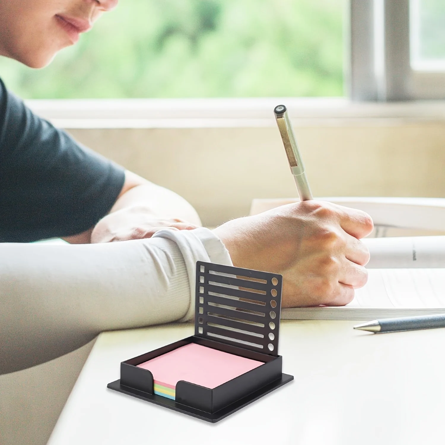 1 soporte para notas adhesivas con plantilla (incluye notas adhesivas) - Base multifuncional, compatible con notas adhesivas autoadhesivas de 3 x 3 pulgadas, material plástico, adecuado para oficina, hogar, escuela (negro, gris)