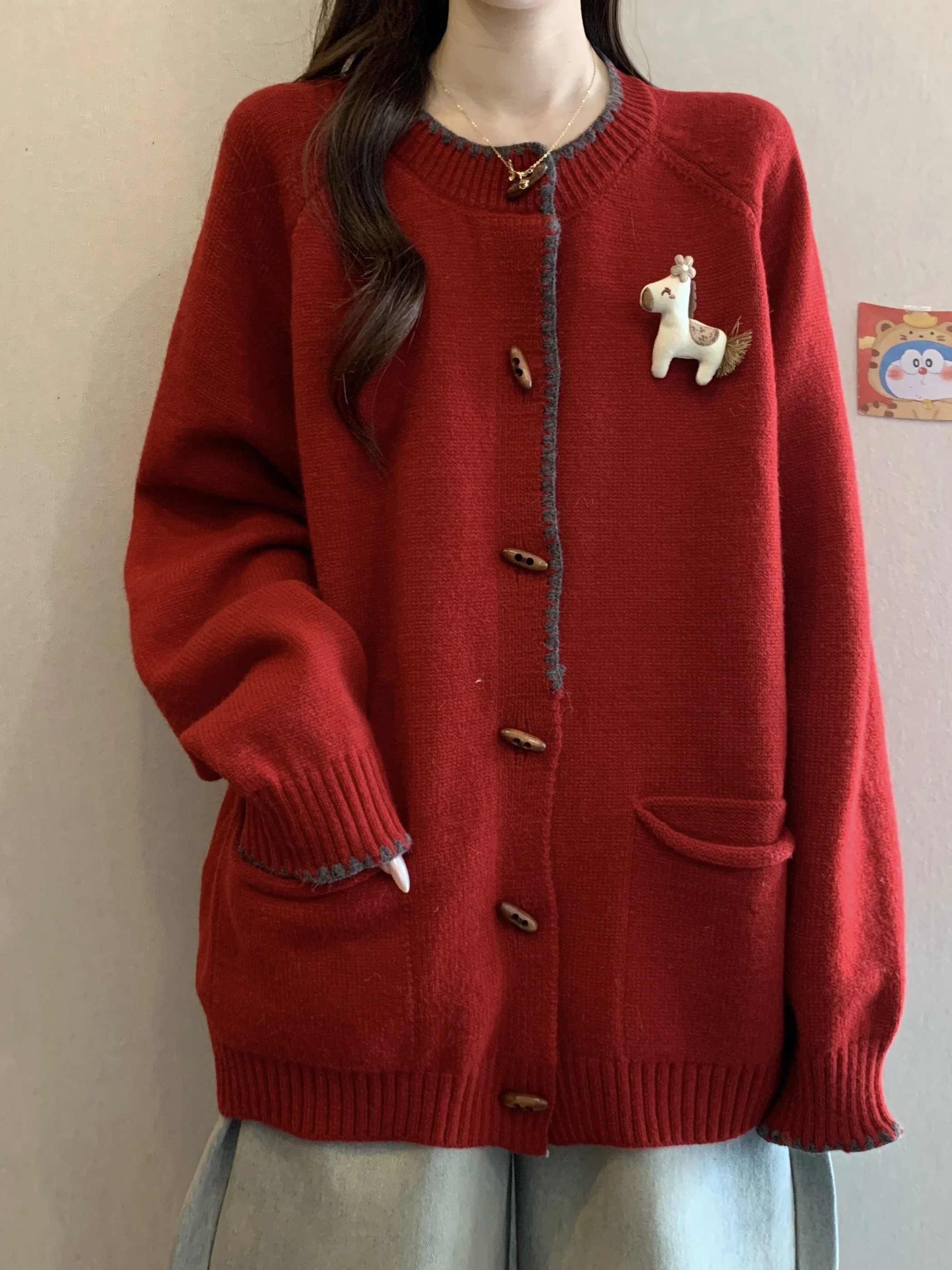 

Модный вязаный свитер, пальто, женский осенне-зимний кардиган средней длины большого размера мм с вышитыми пуговицами