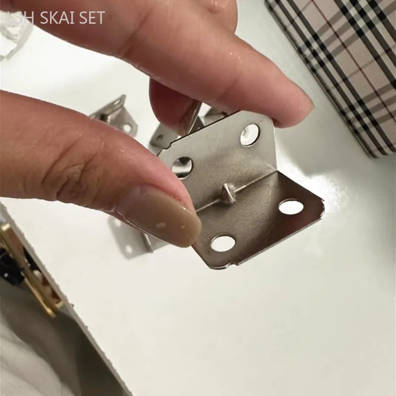 50 PCS L-Shaped Shelves Corner Code 90 Degree Laminated Furniture Plate Hardware Right Angle Bracket Cabinets Connectors