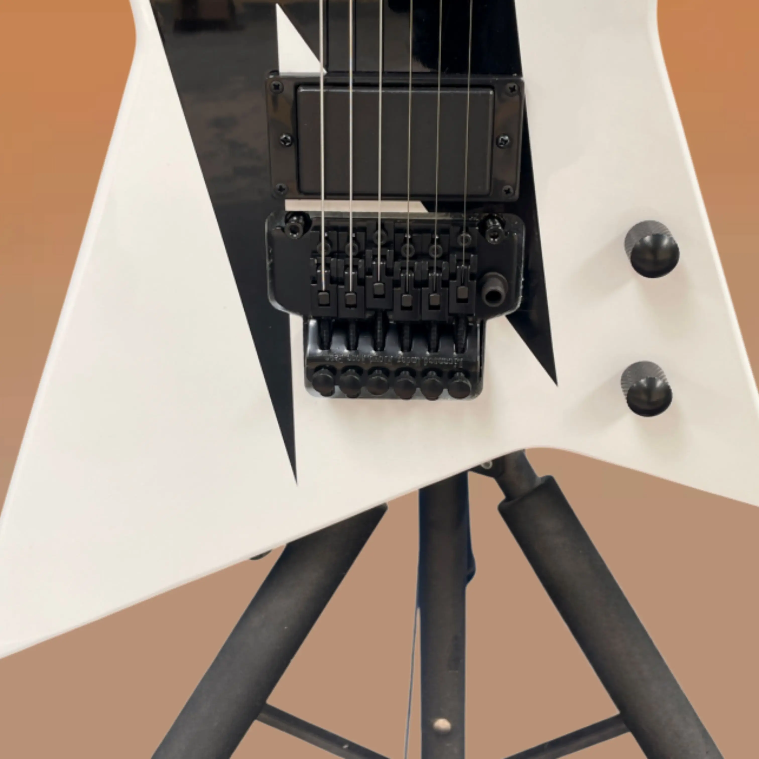 Black & White Electric Guitar, Black Hardware Guitars, Geometric Body for Stage Performance & Collection Display Guitarra