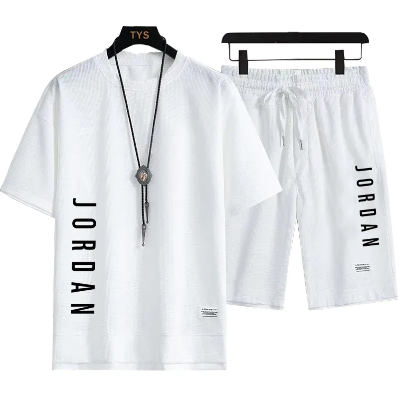 

Spring and summer casual and trendy men's round-neck T-shirt and shorts 2-piece set, new outdoor beach breathable men's suit