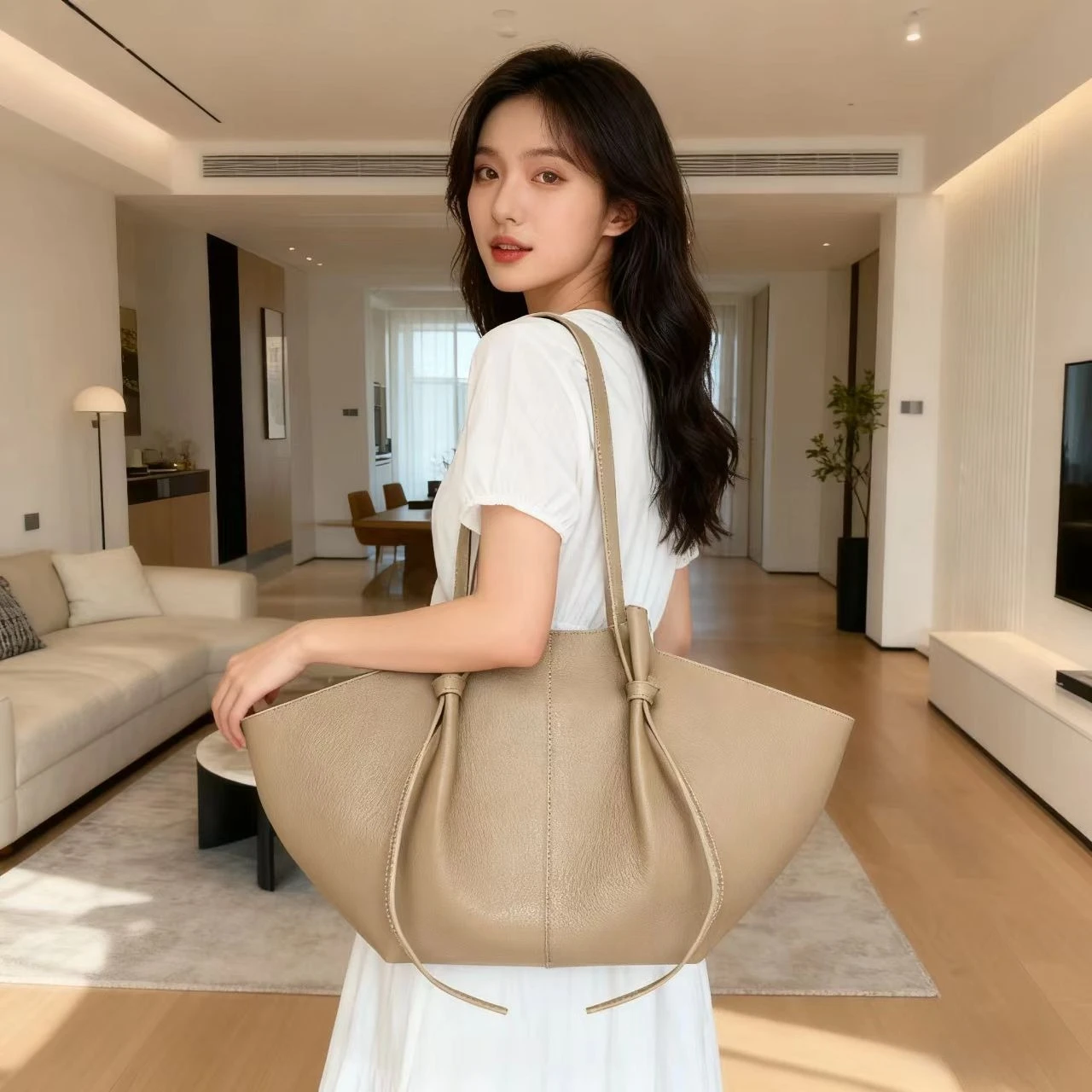 

New tote bag with niche design, simple hollow out women's bag, commuting texture, women's beach single shoulder