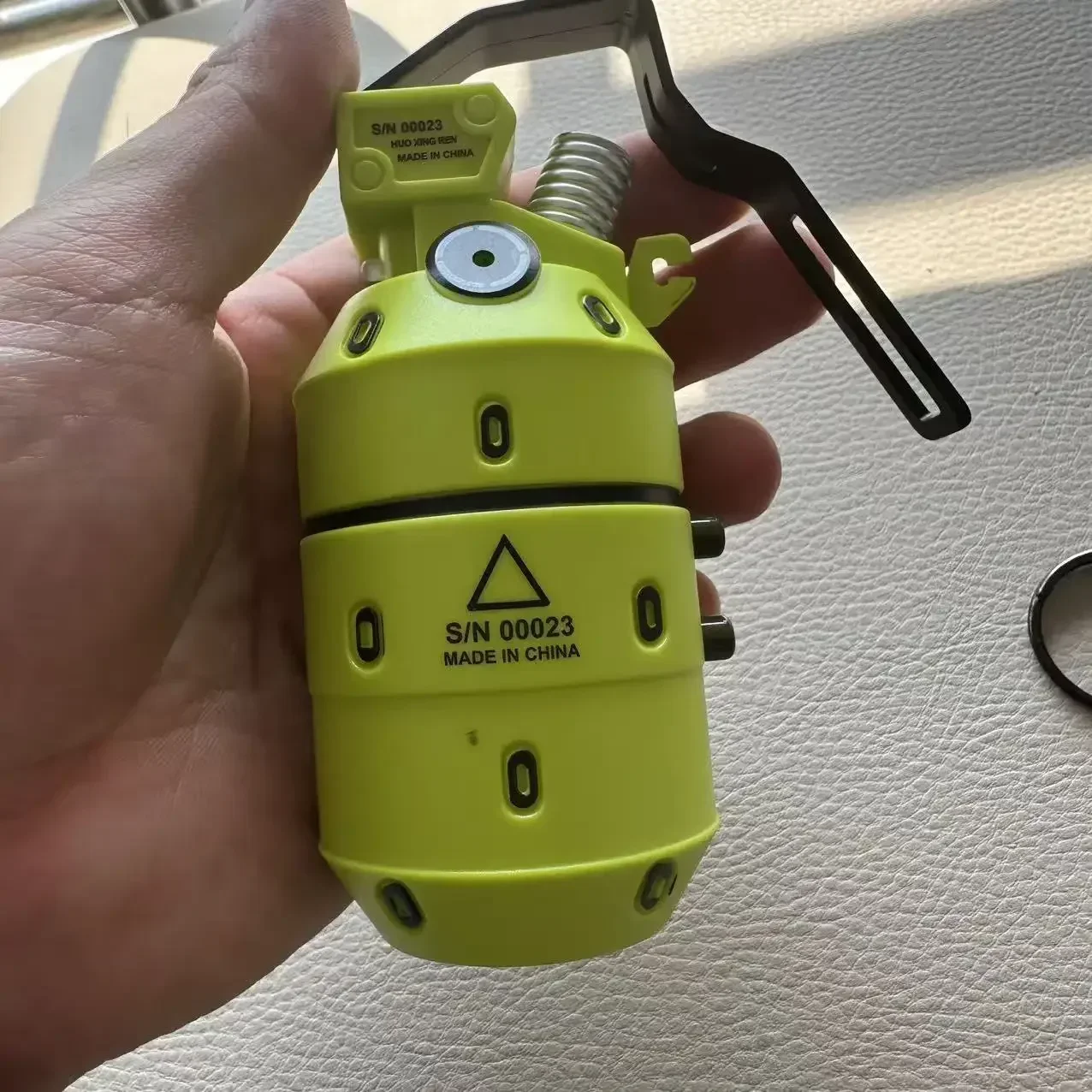 Manueller Zylinder-Pelletwerfer mit Flip-Sicherheitsverriegelung – Tragbares Hand-Schießgerät für Outdoor-Freizeitaktivitäten – Detail 6