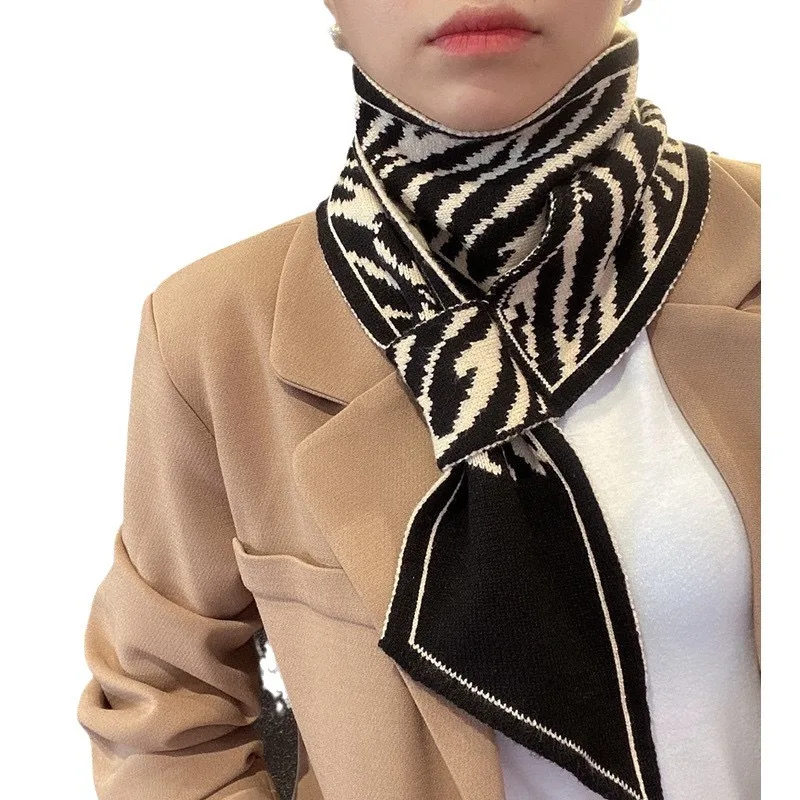 

Fashion Temperament Neckerchief Chessboard Cross Scarf Warm Women Grid Scarves Knitted Autumn Winter Small Scarf