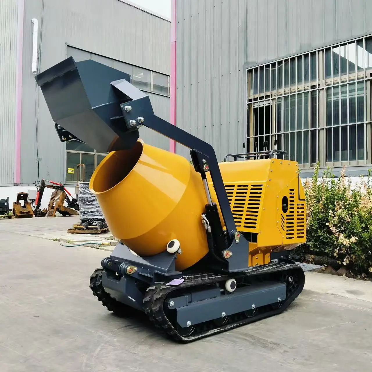 Robust integral frame Reinforced load-bearing frame self loading mixer tracked mixer small cement mixer