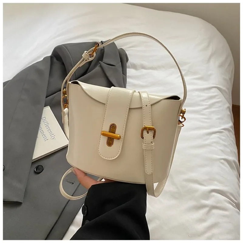 

High End Luxury Women Leather Fashion Crossbody Bag Elegant Designer Shoulder Tote Handbag For Urban Lifestyle And Daily Wear