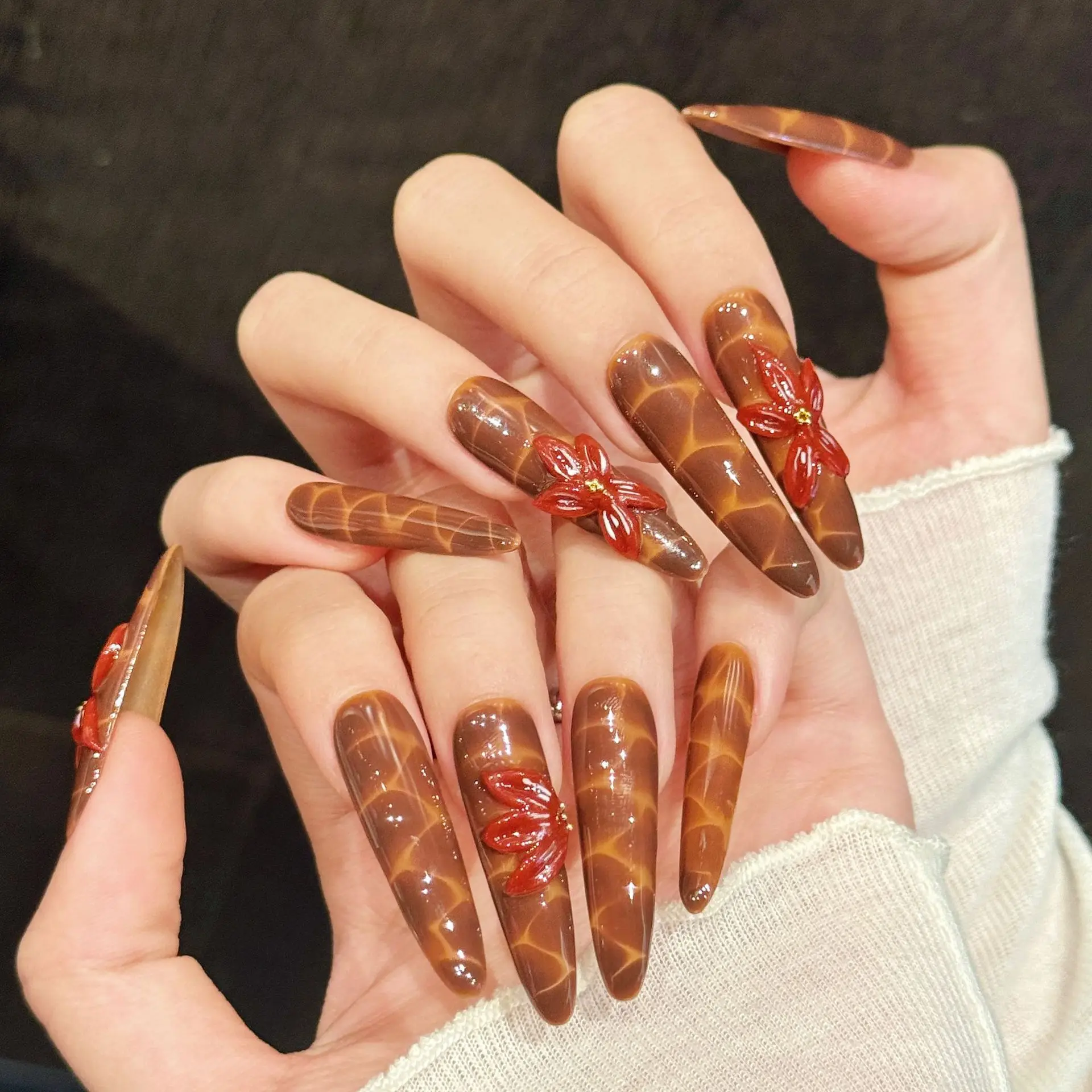 

10pcs Handmade Long Stiletto Press On Nails Retro Brown Orange Crack Pattern 3D Carving Flower Design Fake Nails Wearable Nails