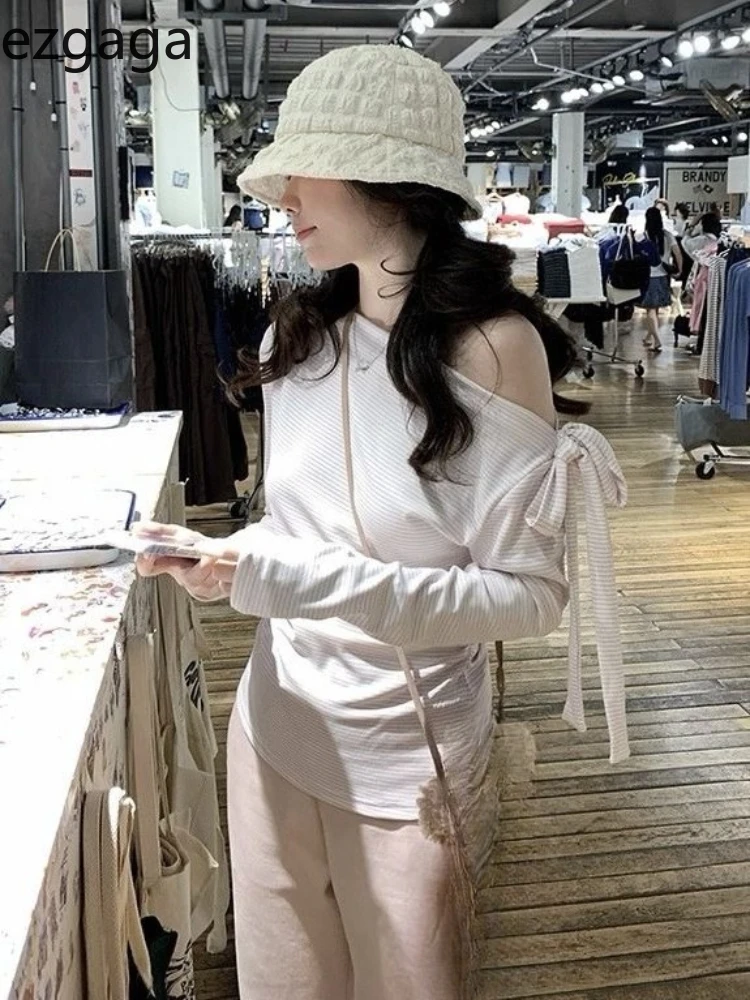 

Ezgaga Woman T Shirts Diagonal Collar Off Shoulder Slash Neck Long Sleeve Striped Autumn New Fashion Tops Bandage Female