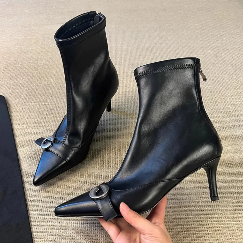 

Модные ботильоны с металлическим ремнем и пряжкой, женские пикантные дизайнерские ботинки с острым носком на каблуке «котенок», удобные эластичные ботинки на молнии