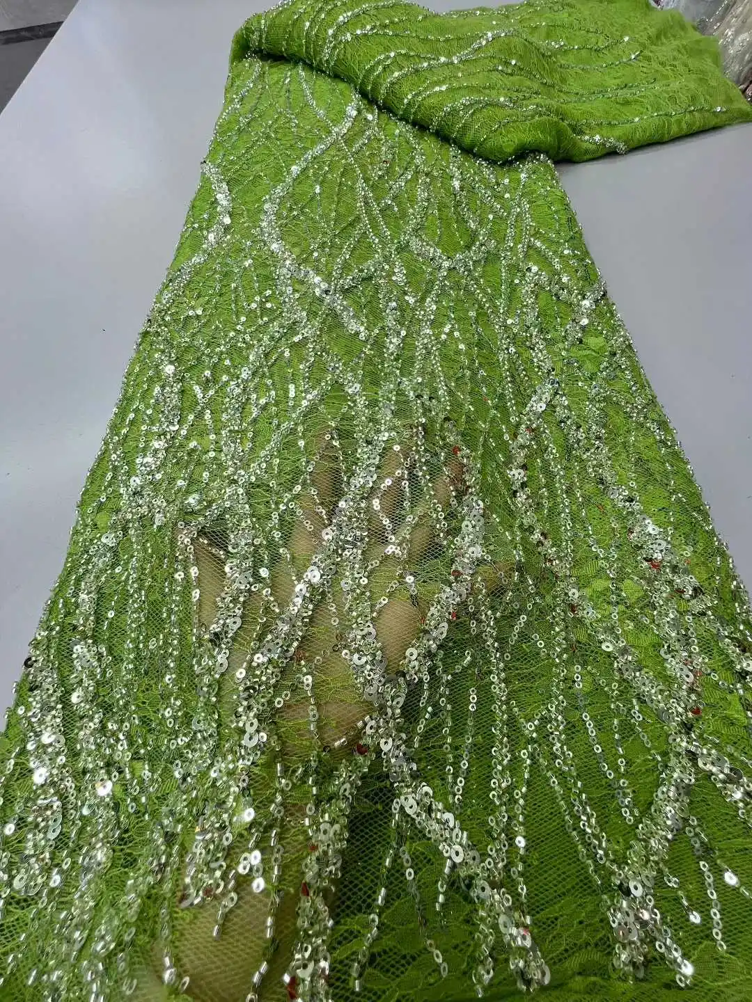 ผ้าลูกไม้ทูลล์ประดับลูกปัดทำมือแบบคลาสสิกของไนจีเรีย ปี 2025 ผ้าลูกไม้ปักเลื่อมหรูหราแบบแอฟริกันสำหรับชุดราตรีผู้หญิง
