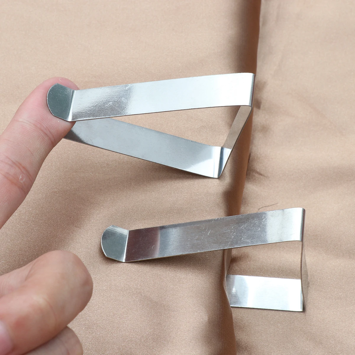 Abrazaderas triangulares de acero inoxidable para mantel, Clips ajustables para Buffets, bodas, Picnics, Clips para falda de mesa, 6 uds.