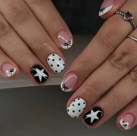 24pcs Bowknots Star Polka Dot Press On Nails Black White Element French Style Short Oval False Nails Autumn Winter Fake Nail