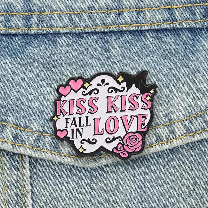 Pink Rose Heart Badges Kiss Kiss Fall In Love Enamel Pin Romantic Love Brooch Y2K Gothic Accessories for Couples Lover
