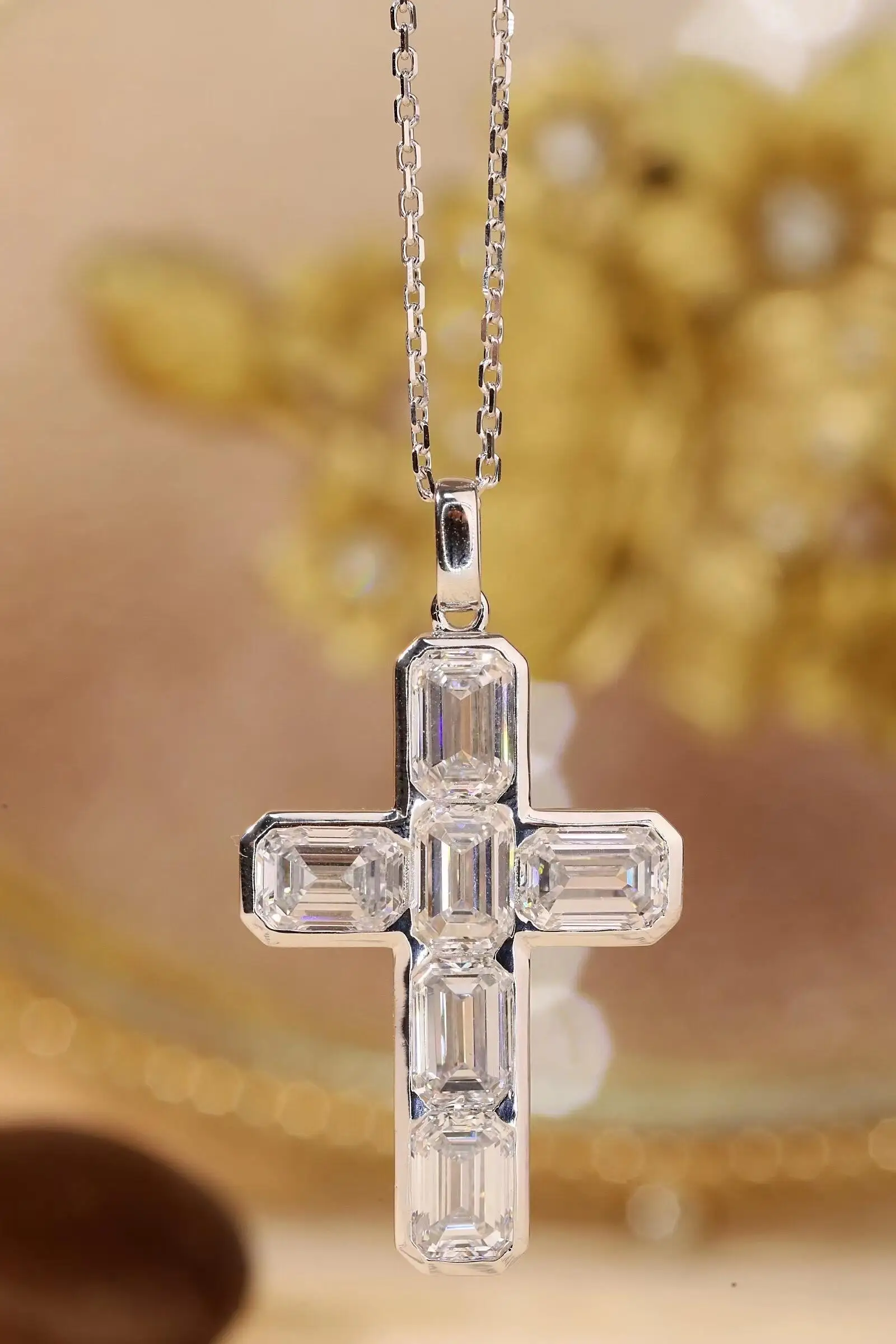 

18K Gold Lab-Grown Diamond CVD HPHT Emerald Cut 0.5CT 6-Stone Cross Pendant with O-Link Chain Collarbone Necklace Premium Jewelr