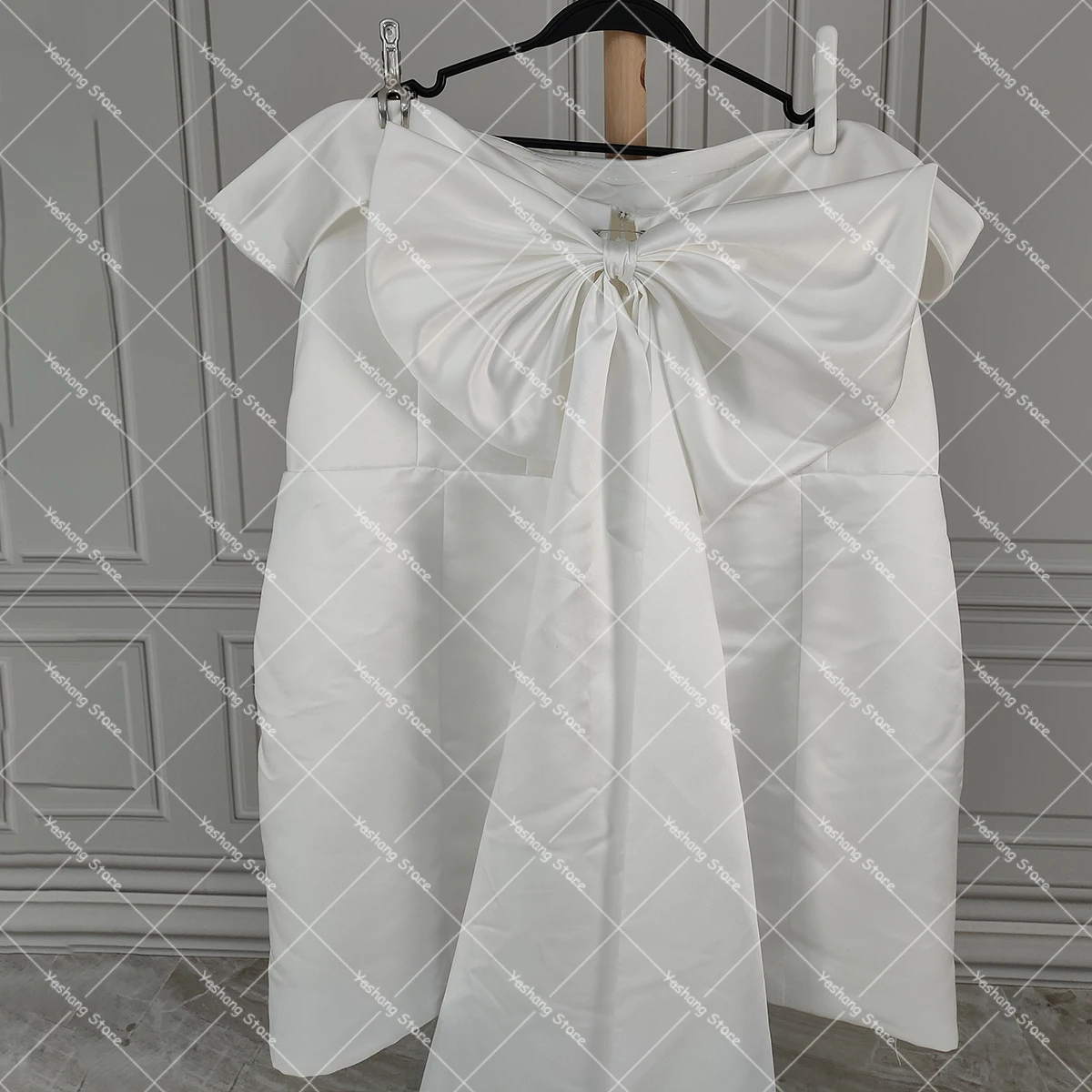 Vestido de novia con cola de lazo grande y hombros descubiertos Fotos reales Escote recto Mini vestido de novia personalizado por encima de la rodilla