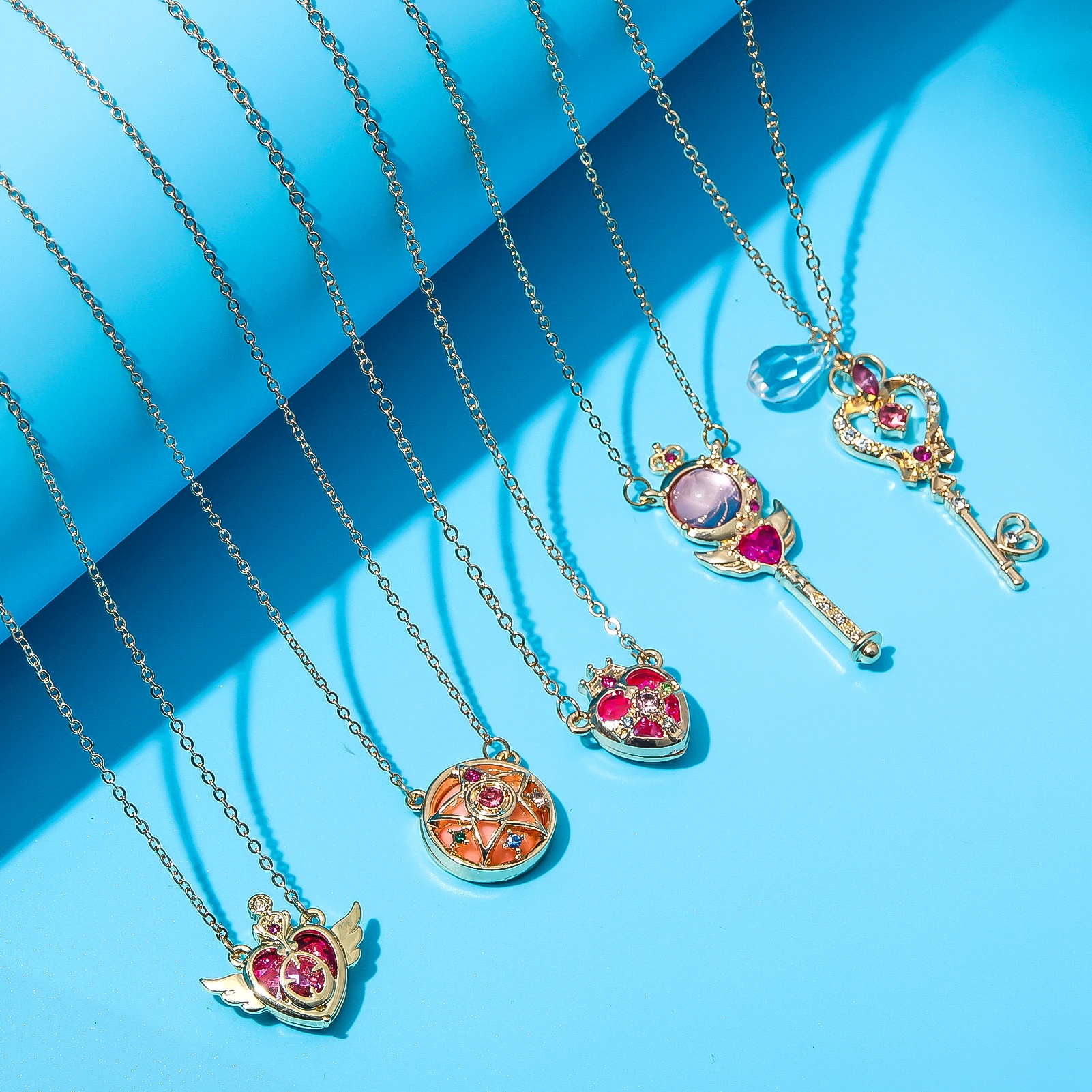 Nette SAILOR MOON Halskette Tsukino Usagi Magische Mädchen Transformation Flügel Zauberstab Halsband Cosplay Geschenk Männer Frauen Tasche Schmuck