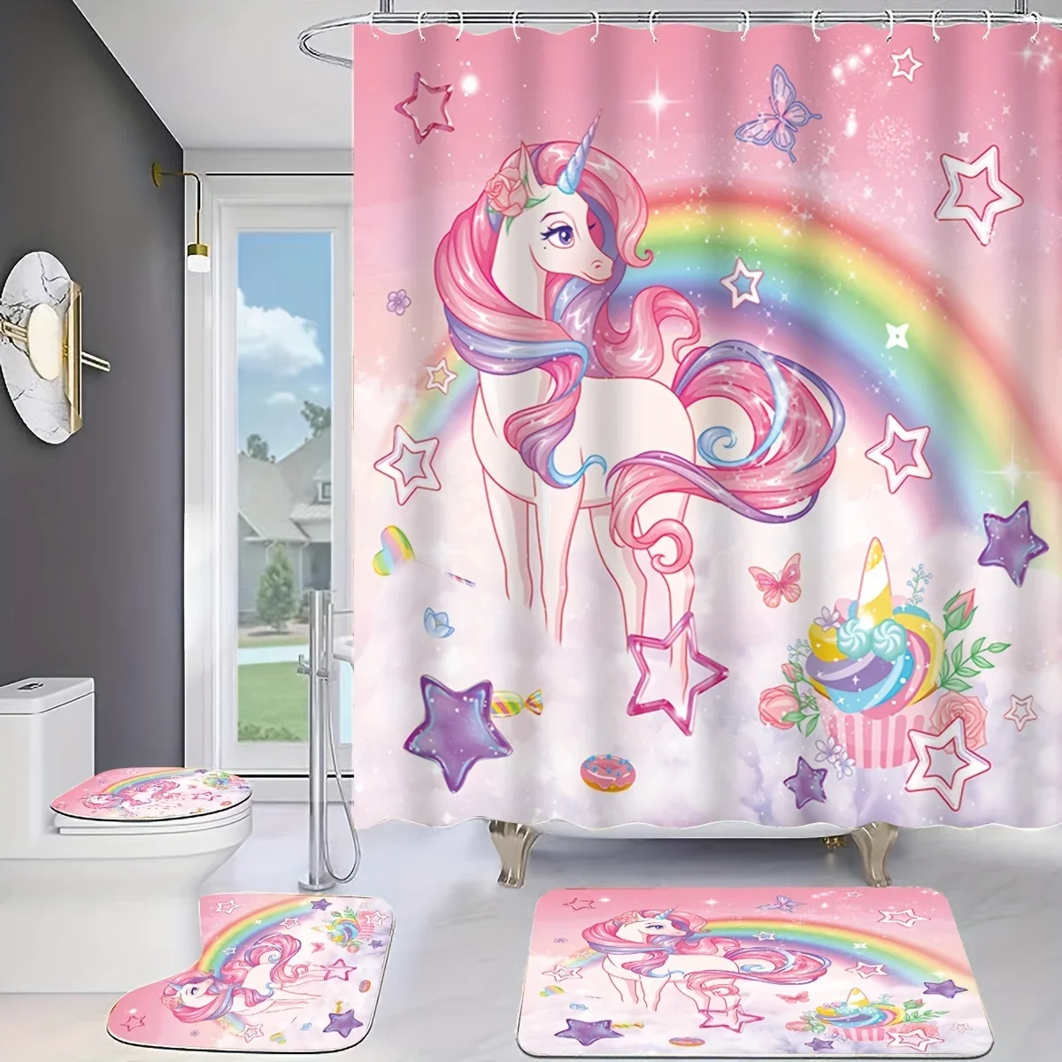 

Набор для ванной комнаты «Волшебный единорог»: включает в себя 1 занавеску для душа «Розовый единорог», 2 коврика для ванной, 1 чехол на сиденье унитаза, 1 коврик и 12 бесплатных крючков.