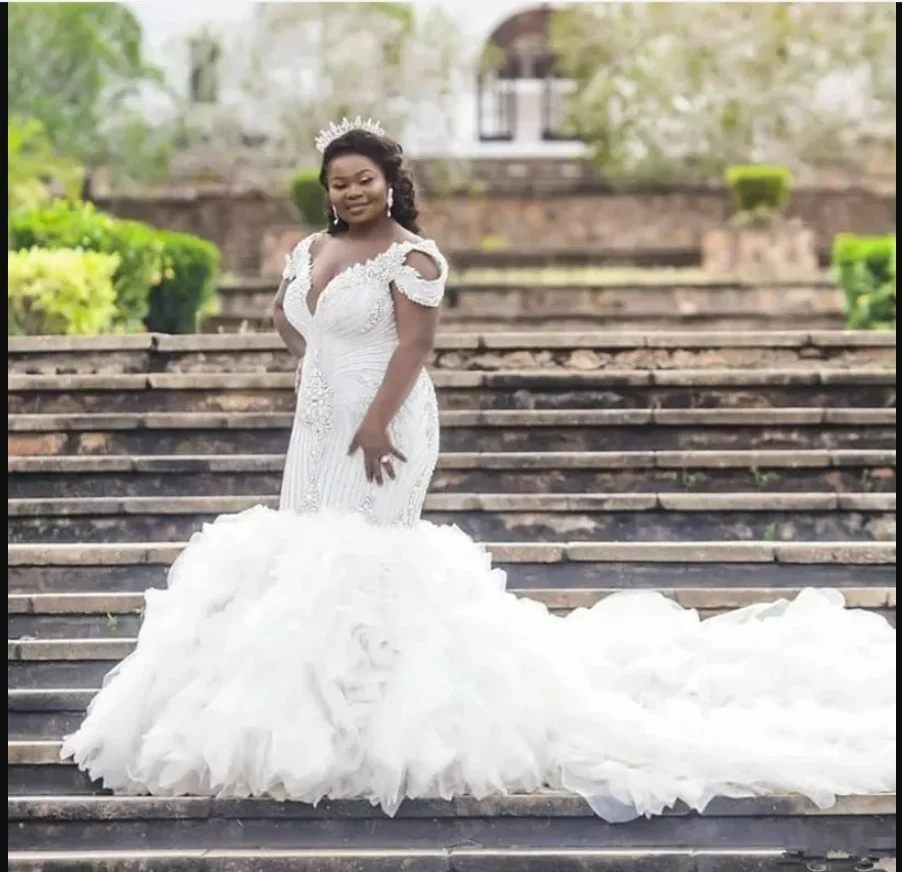 

Customized Off the Shoulder Sparkly Heavy Crystals Beads Plus Size Wedding Dress Robe De Mariée Cascading Ruffles Bridal Gowns