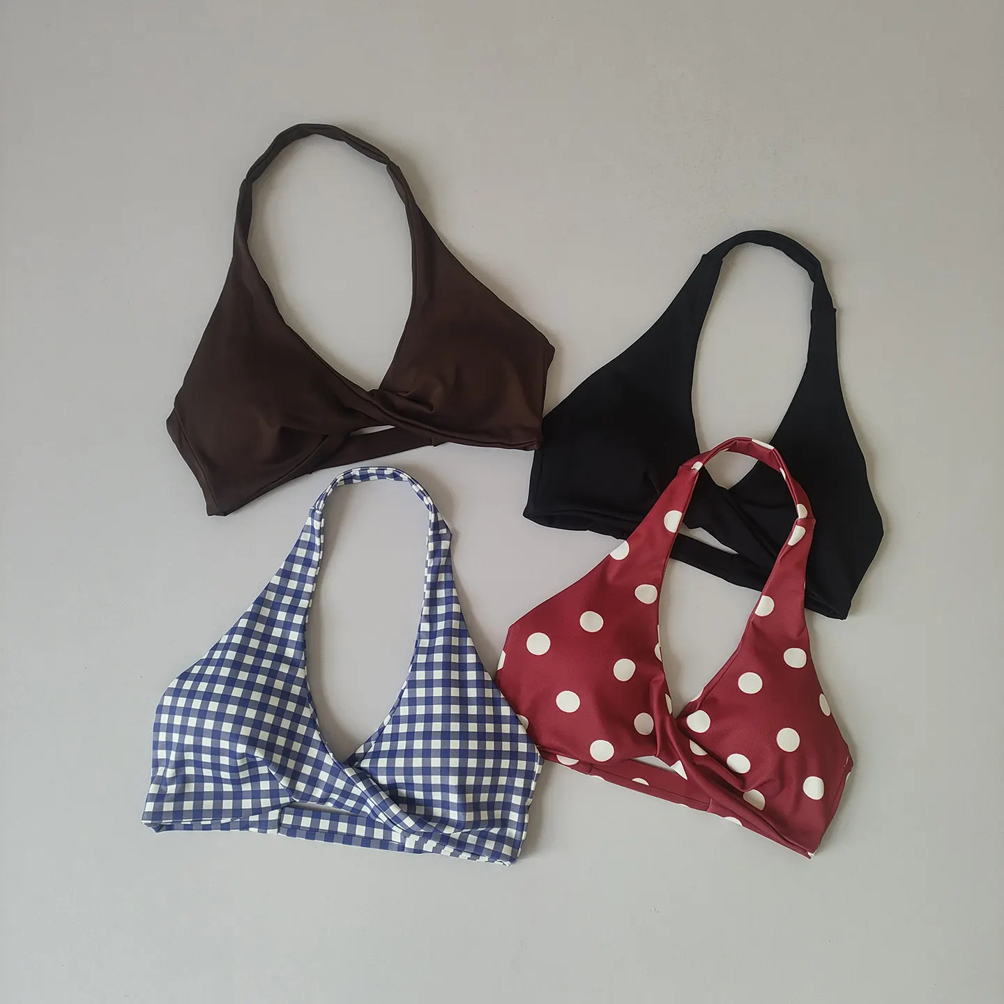 Sport-BH mit Polka-Dot-Muster für Damen, Fitness-Top mit Neckholder, schöner Rückenpartie, Push-up-Effekt, freiliegender Brust, Pilates-Top, Yoga-Bekleidung, Lauf- und Fitness-BH – Detail 2