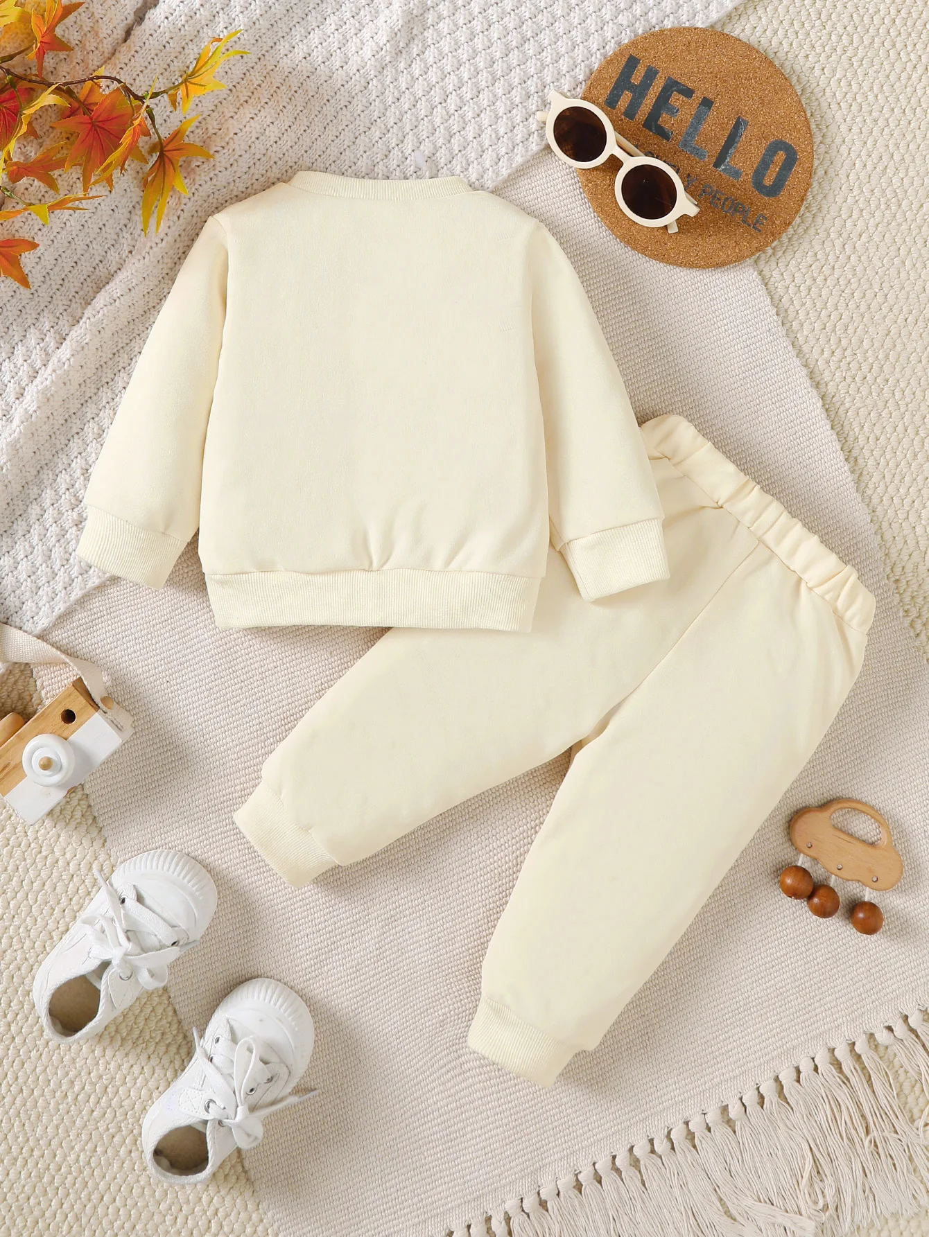 Girls round Neck Long Sleeve Sweatshirt & Pants Set Fashionable Print Pattern round Neck Top Suitable for Winter Casual Wear