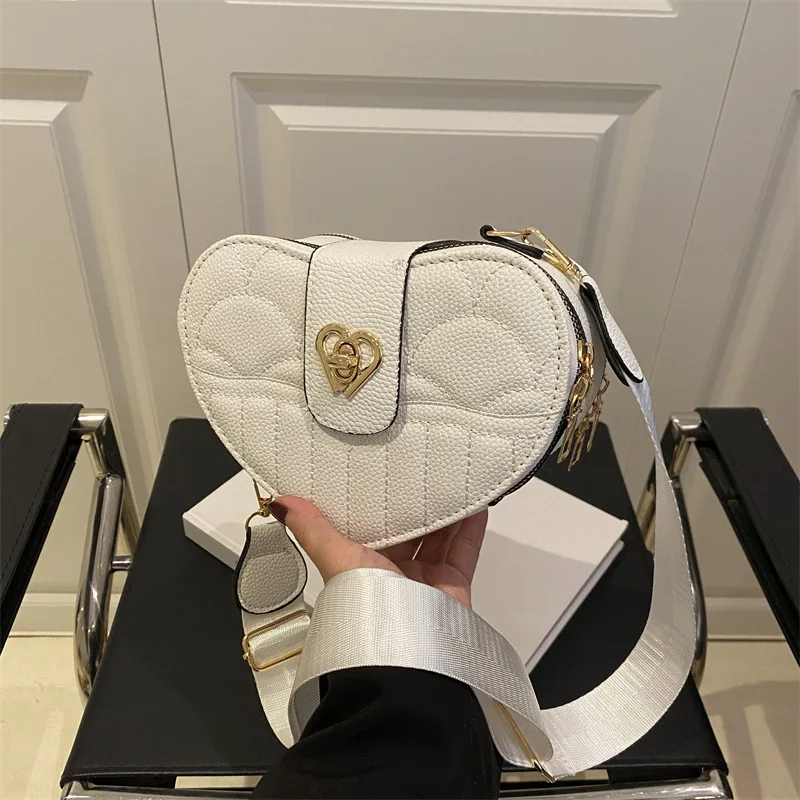

​​2025 Trendy Lock Crossbody Bag Vintage Quilted Phone Purse with Embroidered Heart Stylish Shoulder Bag for Women​