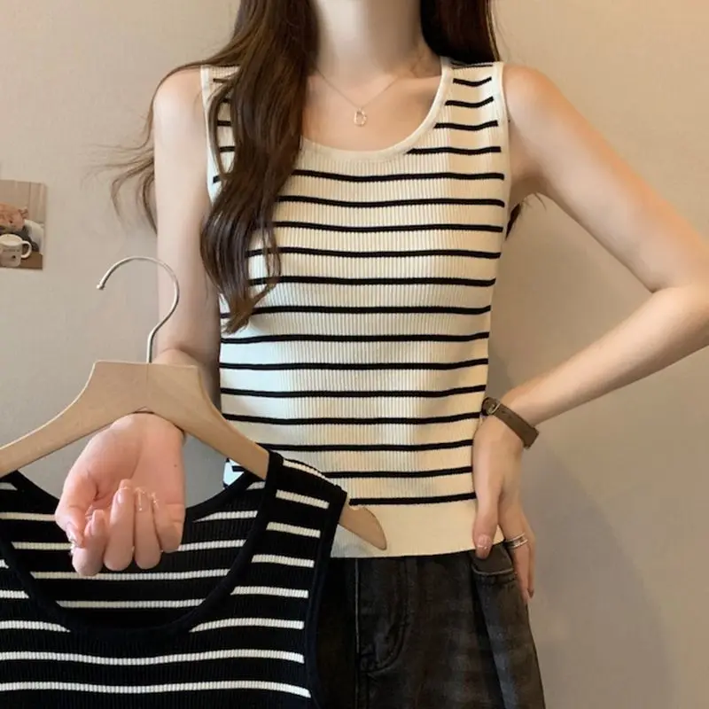 Korean Minimalist Summer Women's Round Neck Stripe Contrast Color Screw Thread Striped Fashion Casual Slim Sleeveless Tanks Tops