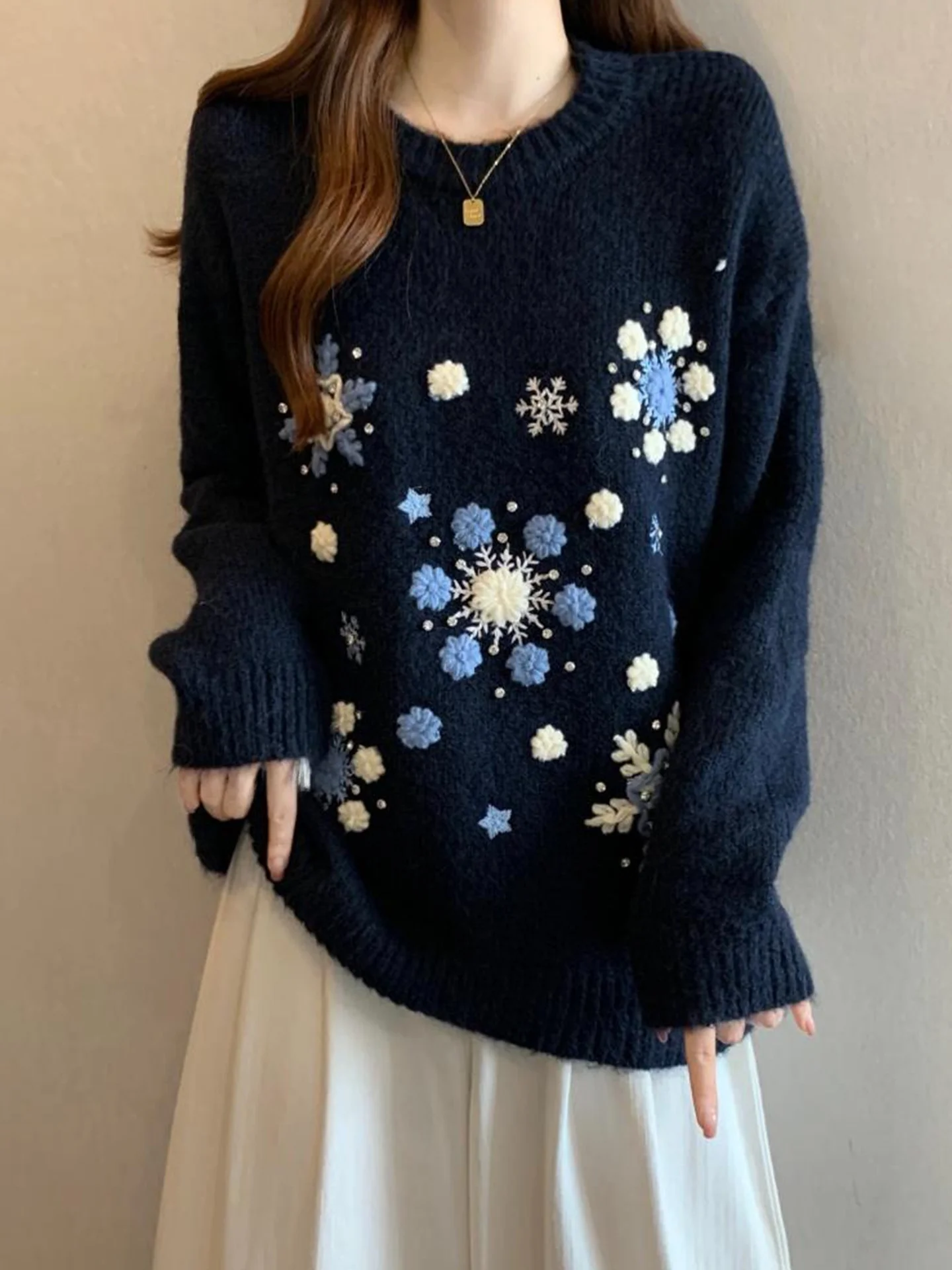 

Утепленный вязаный свитер с объемной вышивкой и круглым вырезом для женщин, осенне-зимний, больших размеров, в стиле оверсайз, премиум-класса, с длинными рукавами